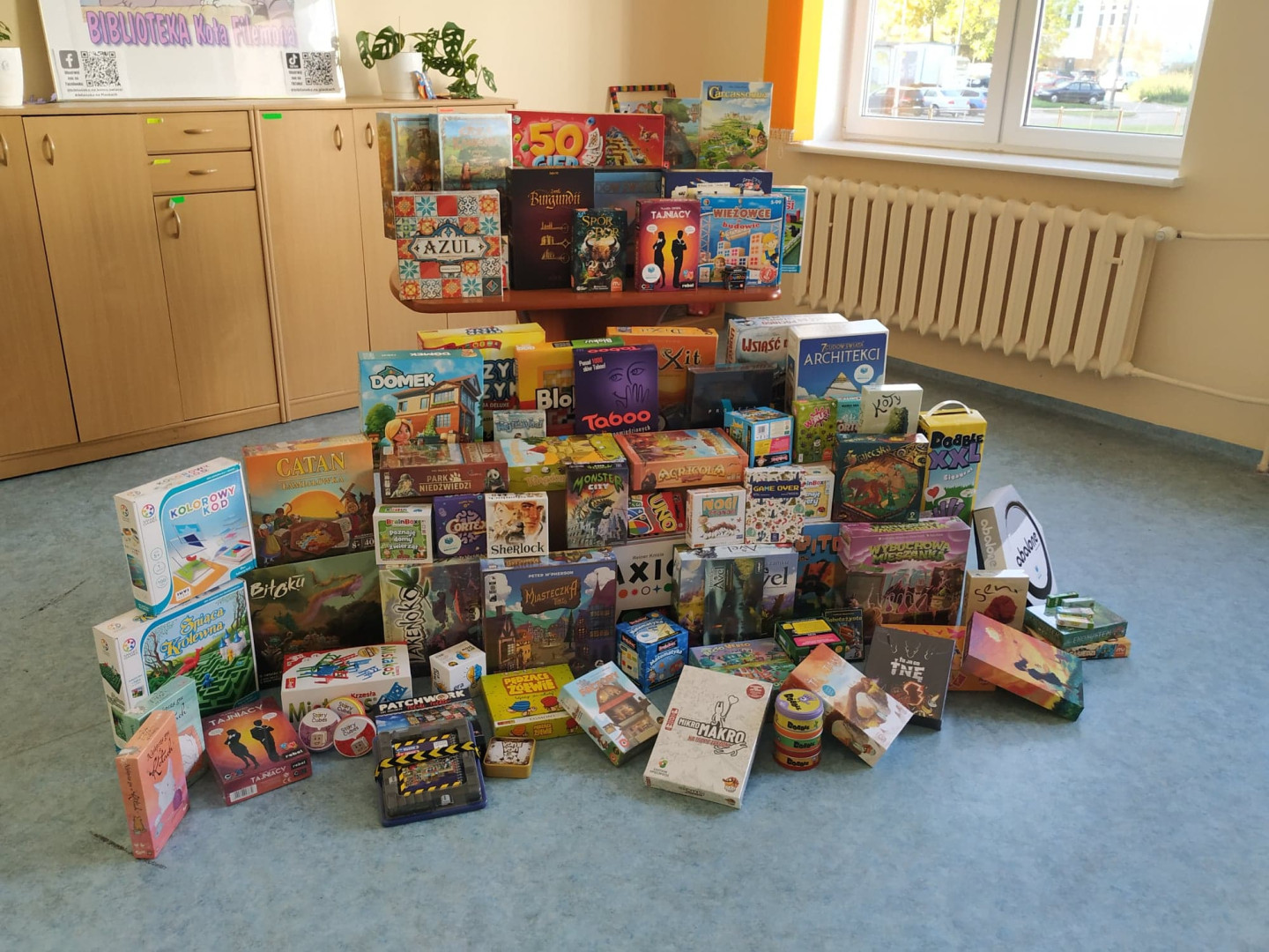 Kolekcja gier planszowych w bibliotece miejskiej fot. P. Mizera